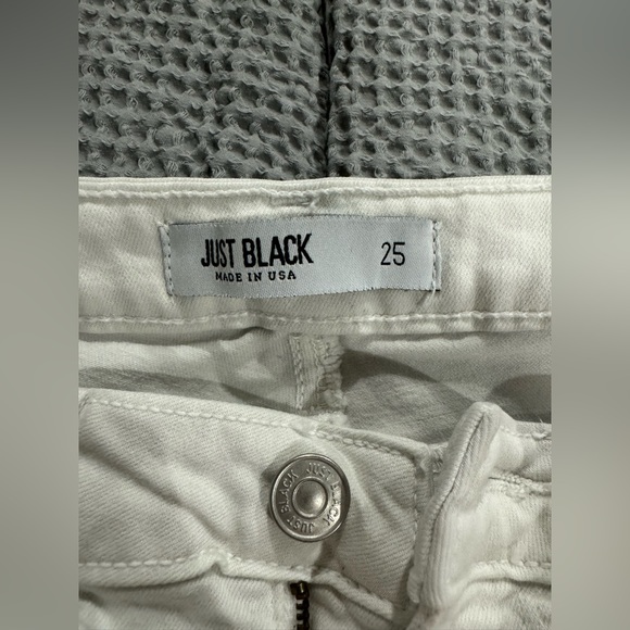 {JUST BLACK} Modern Classic Skinny Jean Optic White - Picture 5 of 7